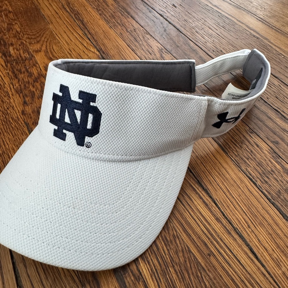 NOTRE DAME Official (UNDER ARMOUR) White Visor with NOTRE DAME Logo - Picture 2 of 8
